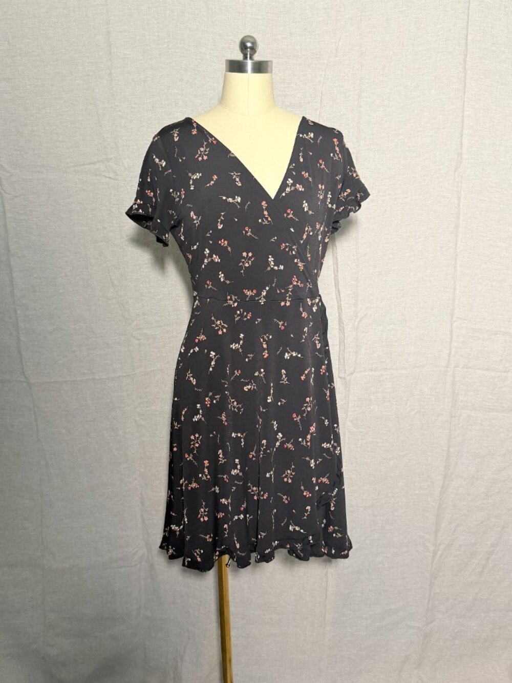 Gilli Floral Faux Wrap Midi Dress | Black Floral | Ruffle Sleeve | Size Small